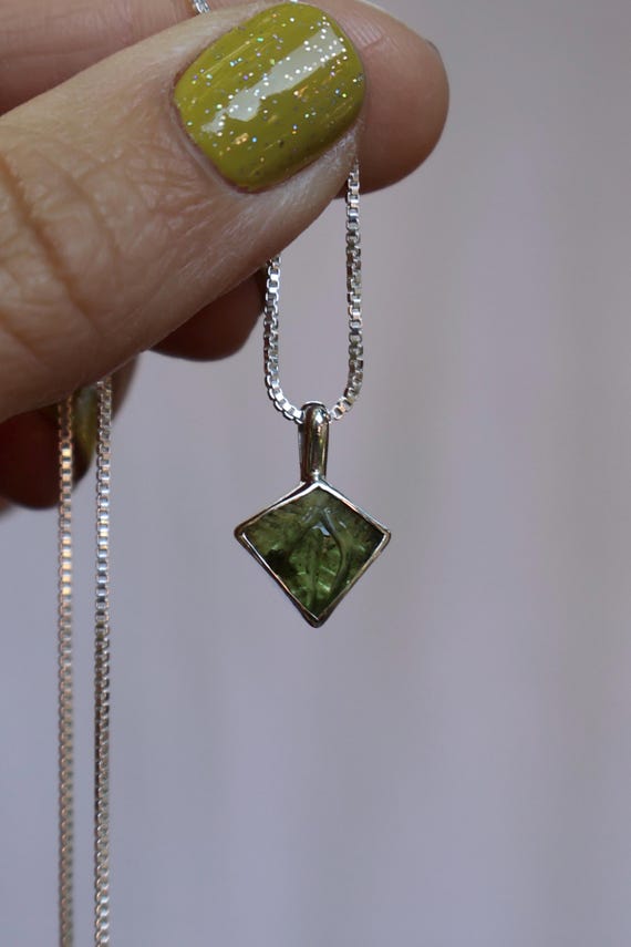 Scattered Light Necklace