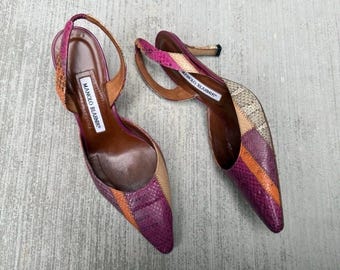 Zapatos vintage Manolo Blahnik multicolor con estampado geométrico, tiras en punta, tacón de aguja y tira trasera, talla 37.5.