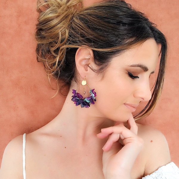 Boucles d'oreilles créoles fleurs hortensia violet bleu rose plaqué or bohème chic