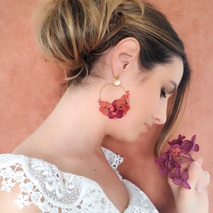 Hoop earrings with stabilized hydrangea and gypsophila flowers gilded with fine gold