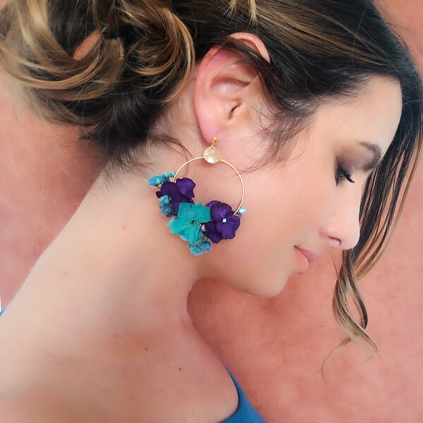 Hoop earrings with stabilized hydrangea and gypsophila flowers gilded with fine gold