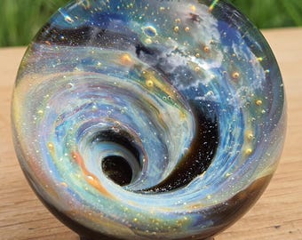 Vortex Marble – 45 mm – Bille en verre cosmique faite à la main | Space Glass Art & Opal Planet