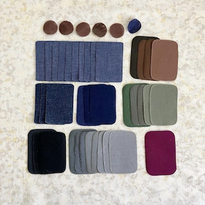 Lote com 43 remendos termocolantes vintage, sendo 37 retangulares e 6 circulares, em diversas cores.