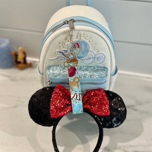 Ear Holder / Mouse Ear Holder / Backpack Ear Holder / Ear Key Fob / Park Accessories / Ear Holder / Park Inspired / Ear Buddy / Ear Saver