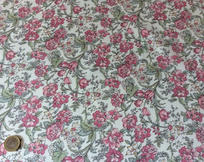 Japanese cotton poplin, sold per 25cm, floral print