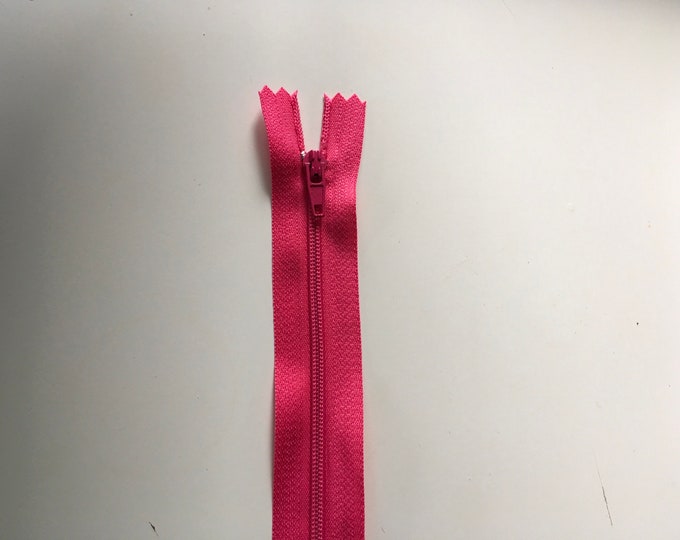 Nylon coil zipper, 40cm (16 »), hot pink