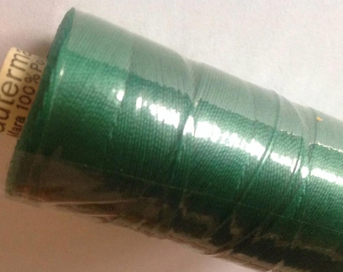 Extras strong Gutermann sewing thread, green no402