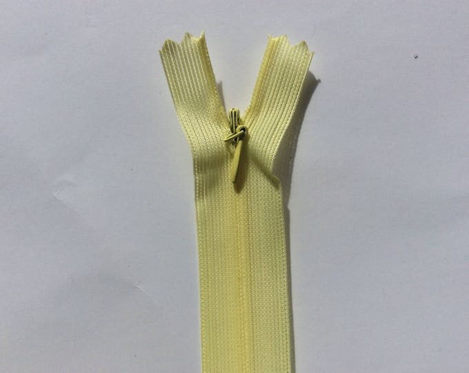 Invisible concealed zippers, 56cm (22"), pale yellow