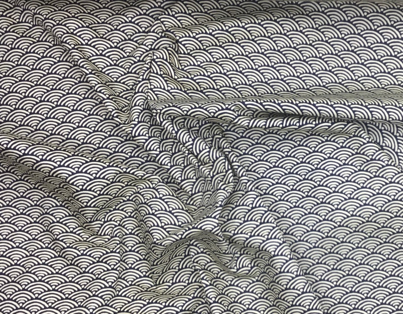 High quality cotton poplin. Sashiko print on black imagem 3