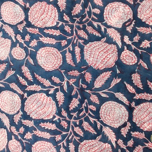 Block print ou block print: Tissu voile de coton imprimé à la main en Inde, Jaipur fleurs fuchsia fond vert canard