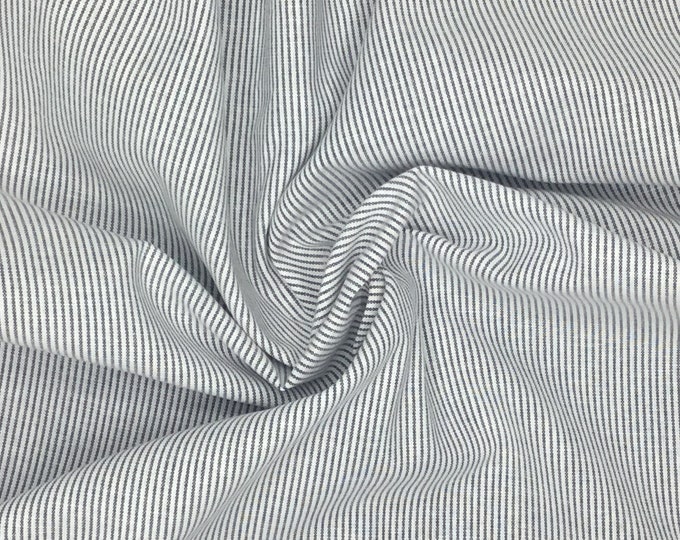 Striped, woven mixed cotton fabric. White and navy.