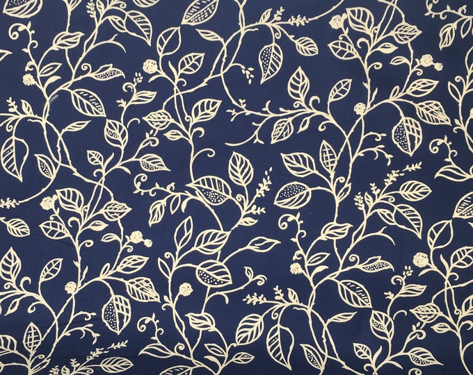 Cotton poplin with beige foliage print on navy