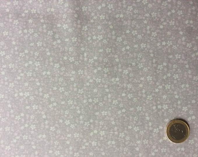 High quality Cotton poplin, light grey floral print