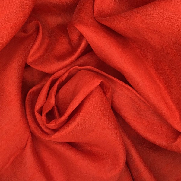 Tissu organza dupion de simili soie haute couture éco-responsable. Couleur rouge vif