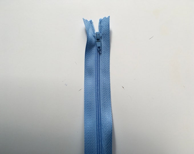 Nylon coil zipper, 40cm (16 »), light blue