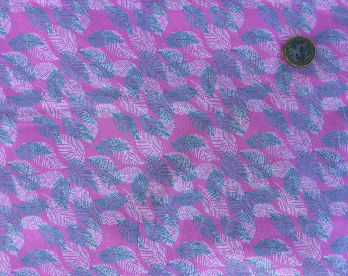 High quality cotton poplin printed in Japanese, leaves on hot pink