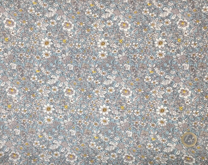 High quality cotton poplin prête in Japan, flowers on greyish blue