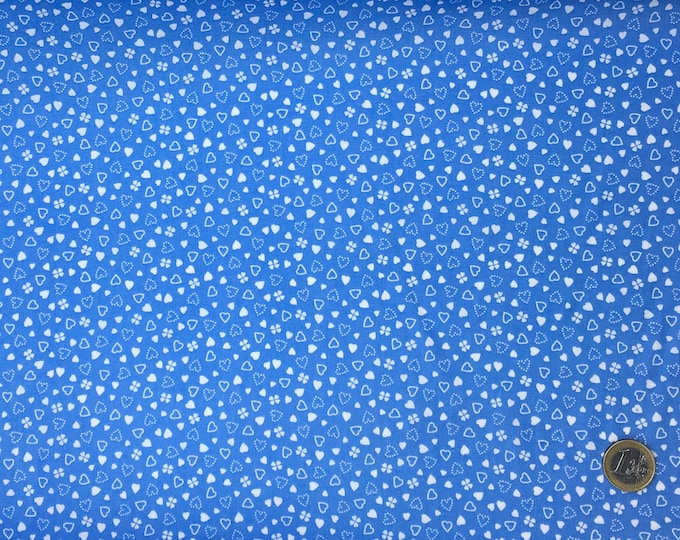 High quality cotton poplin, hearts and clover on lavender blue