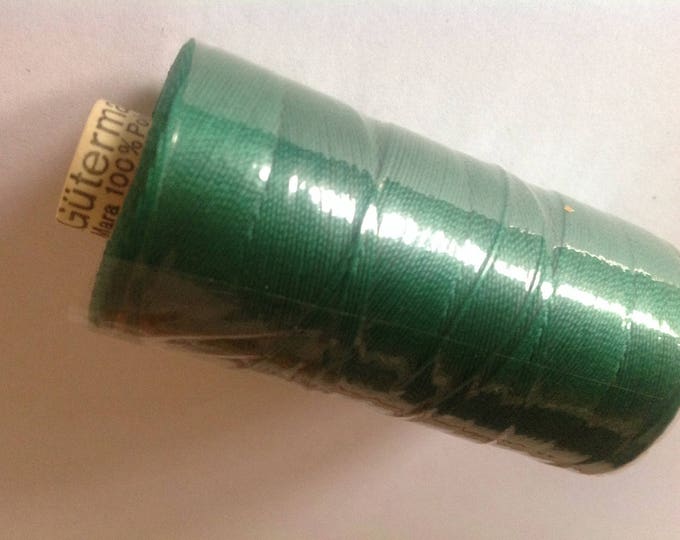 Extras strong Gutermann sewing thread, green no402