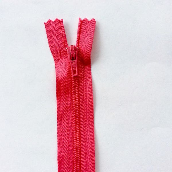 Nylon coil zippers, 30cm (12"), fuschia