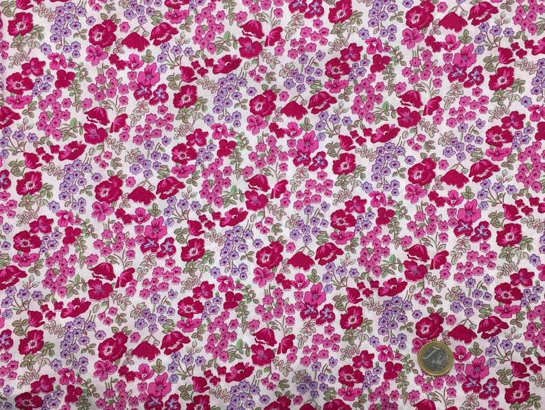 Tissu Pima lawn anglais, motif fleuri rose fond blanc, Rosanne image 1