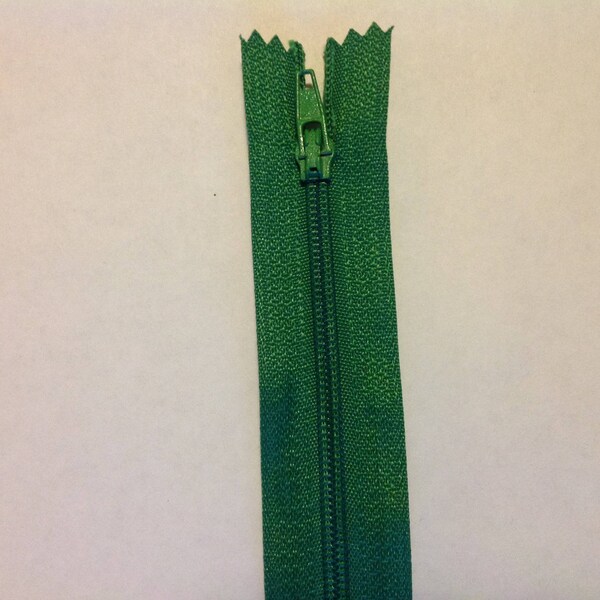 Nylon coil zippers, 30cm (12"), green