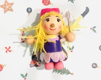 Personaggi in legno del paese delle fate