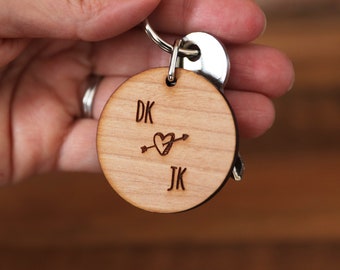 Porte-clés personnalisé-Porte-clés en bois-Porte-clés gravé personnalisé-Cadeau pour petit ami -Cadeau de couple - Cadeau de petite amie-Cadeau d’anniversaire - His & Hers