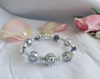 Pearl Bracelet with Gray Glass Pearls and shiny crystal beads, Pearl Bracelet, Pearl Gift, Crystal Bracelet