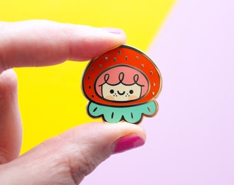 Strawberry Hard Enamel Pin Fruit Kawaii Jacket Accessory Cute Strawberry Brooch for Backpack Golden Nickel Plating