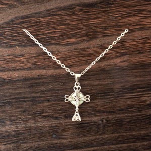 Collier pendentif croix noeud celtique en argent sterling 925 coulé à la main, opale blanche + chaîne gratuite