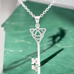 Handcast 925 Sterling Silver Irish Celtic Triquetra Trinity Knot Key Pendant + Free Chain Necklace