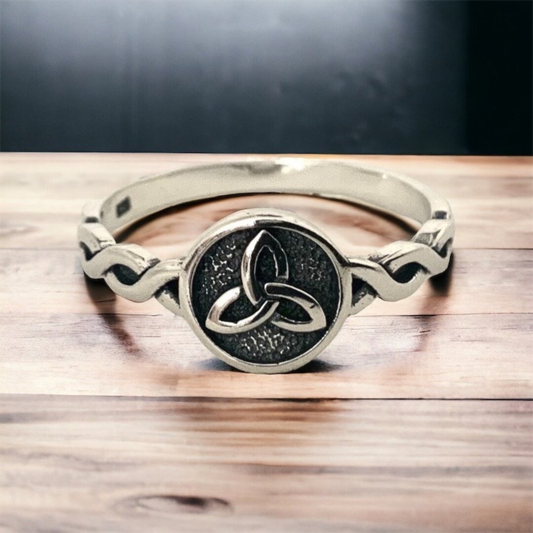 Handcast Dainty 925 Sterling Silver Irish Celtic Trinity Triquetra Knot ...