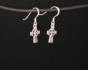 Boucles d'oreilles pendantes croix celtique en argent sterling 925 coulées à la main
