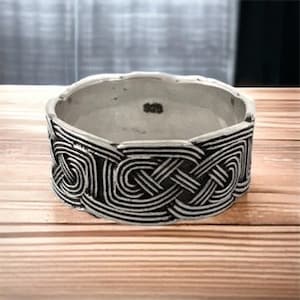 Handcast 925 Sterling Silver Irish Celtic Endless Knot Band Ring
