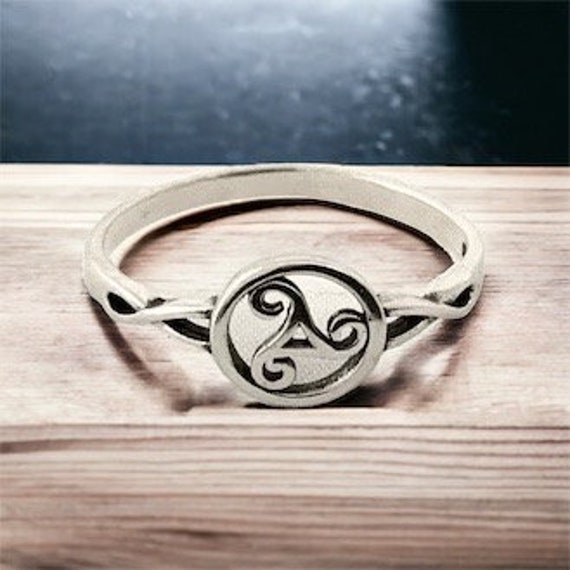 Handcast 925 Sterling Silver Irish Celtic Triskele Triskelion