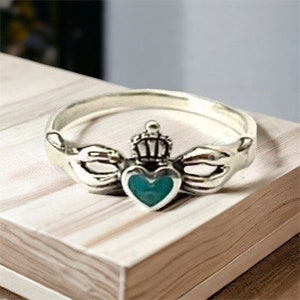Handcast 925 Sterling Silver Irish Celtic Claddagh Claddaugh Ring set with Turquoise Heart