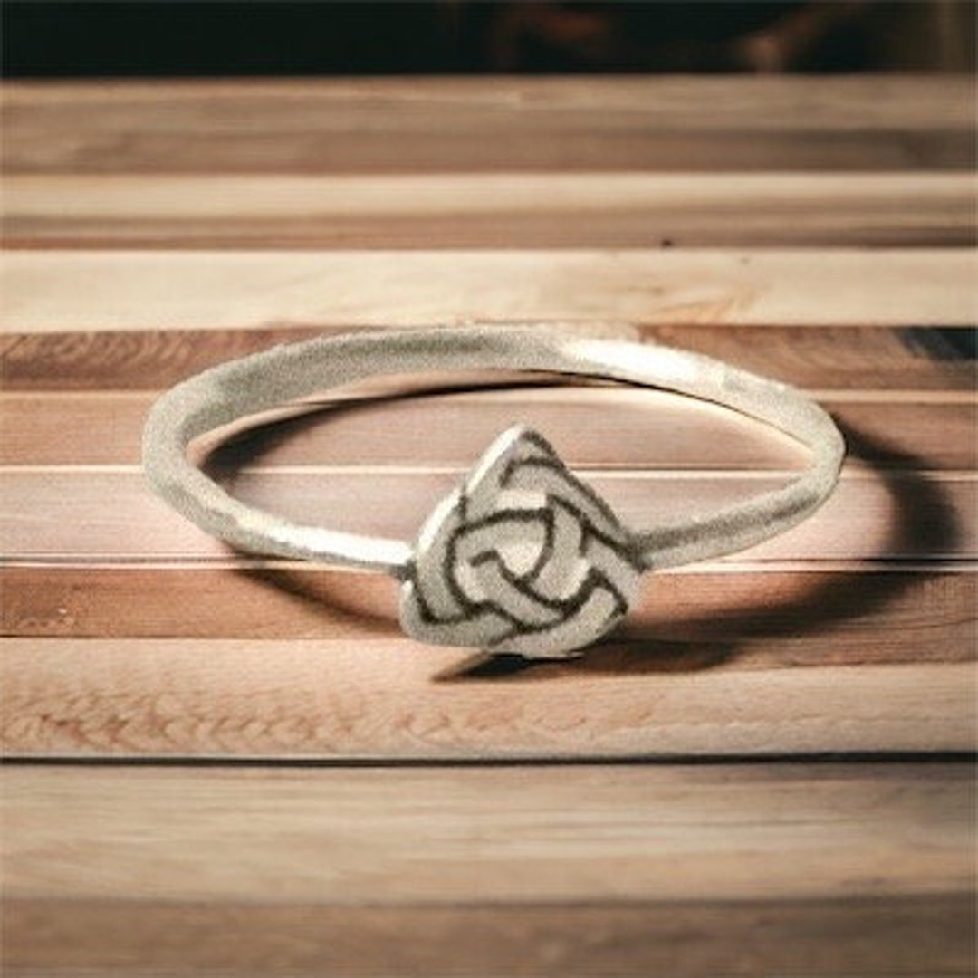 Handcast Dainty 925 Sterling Silver Irish Celtic Trinity Triquetra Knot ...
