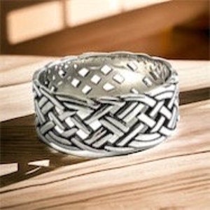 Handcast 925 Sterling Silver Irish Celtic Weave of Eternity Band Ring