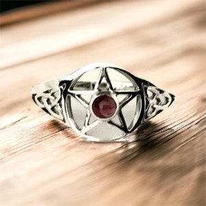 Handcast 925 Sterling Silver Pentacle Pentagram Garnet Celtic Trinity Triquetra Knot Ring