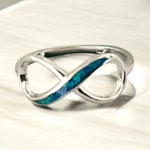 Handgegossener 925 Sterling Silber Infinity Blau Opal Ring