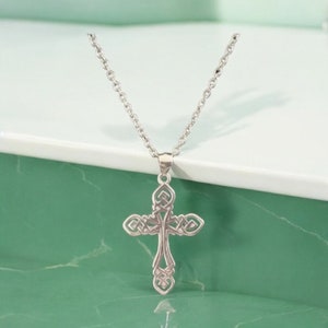 Handcast 925 Sterling Silver Celtic Knot Cross Pendant Necklace + Free Chain