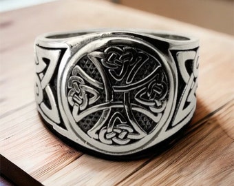 Handcast 925 Sterling Silver Unisex Irish Celtic Cross Knot Band Ring