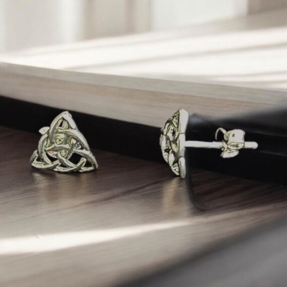 Orecchini a bottone celtici Triskele in argento sterling