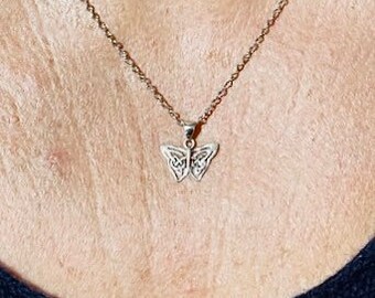 AOBOCO Collana da donna in argento sterling con ciondolo a forma di farfalla e cristalli blu