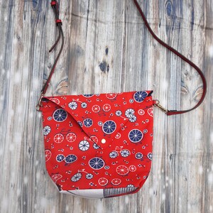 Vintage bicycle fabric crossbody purse, women&#39;s crossbody purse, red retro shoulder bag, retro purse