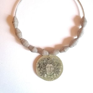 Starres Medusa-Halsband