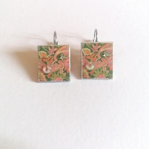 Collezione "I fiori del lago" - "I geometrici" - Orecchini rettangolari verdi e rosa