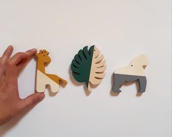 Small wooden subjects to hang