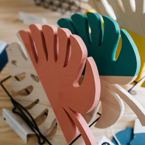 Monstera leaf wall decoration handmade from cutting to painting